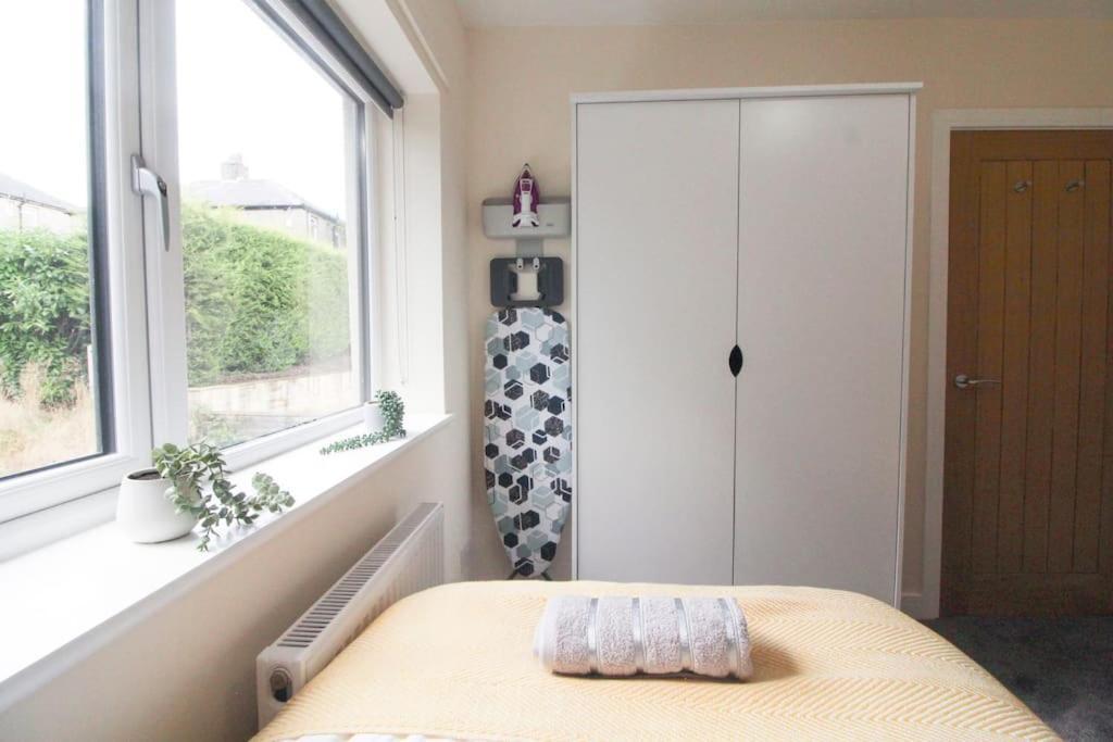 Modern 3 Bed, Contractors Welcome, Bradford Bradford  Dış mekan fotoğraf