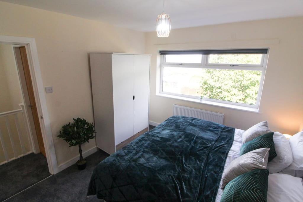 Modern 3 Bed, Contractors Welcome, Bradford Bradford  Dış mekan fotoğraf