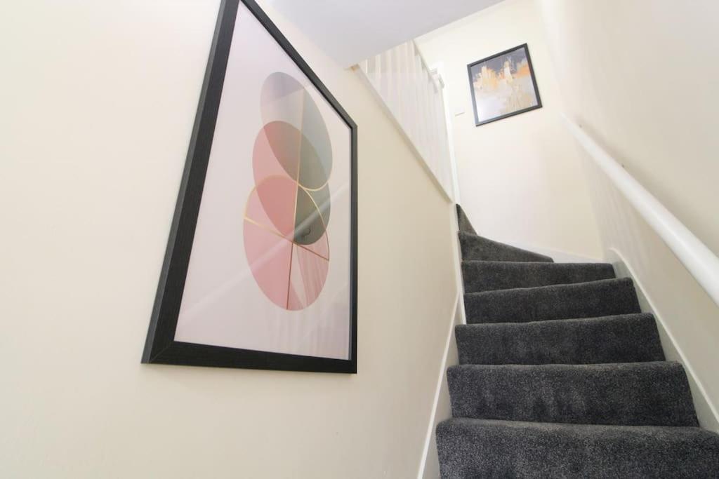 Modern 3 Bed, Contractors Welcome, Bradford Bradford  Dış mekan fotoğraf