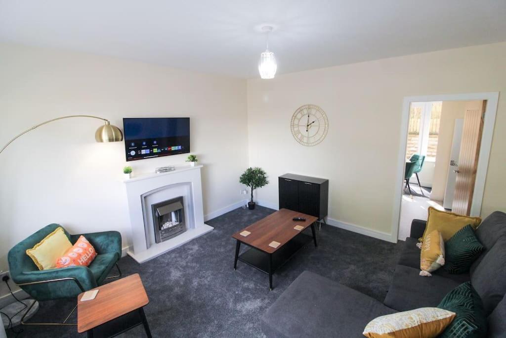 Modern 3 Bed, Contractors Welcome, Bradford Bradford  Dış mekan fotoğraf