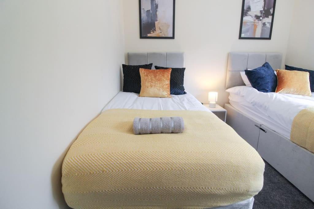 Modern 3 Bed, Contractors Welcome, Bradford Bradford  Dış mekan fotoğraf