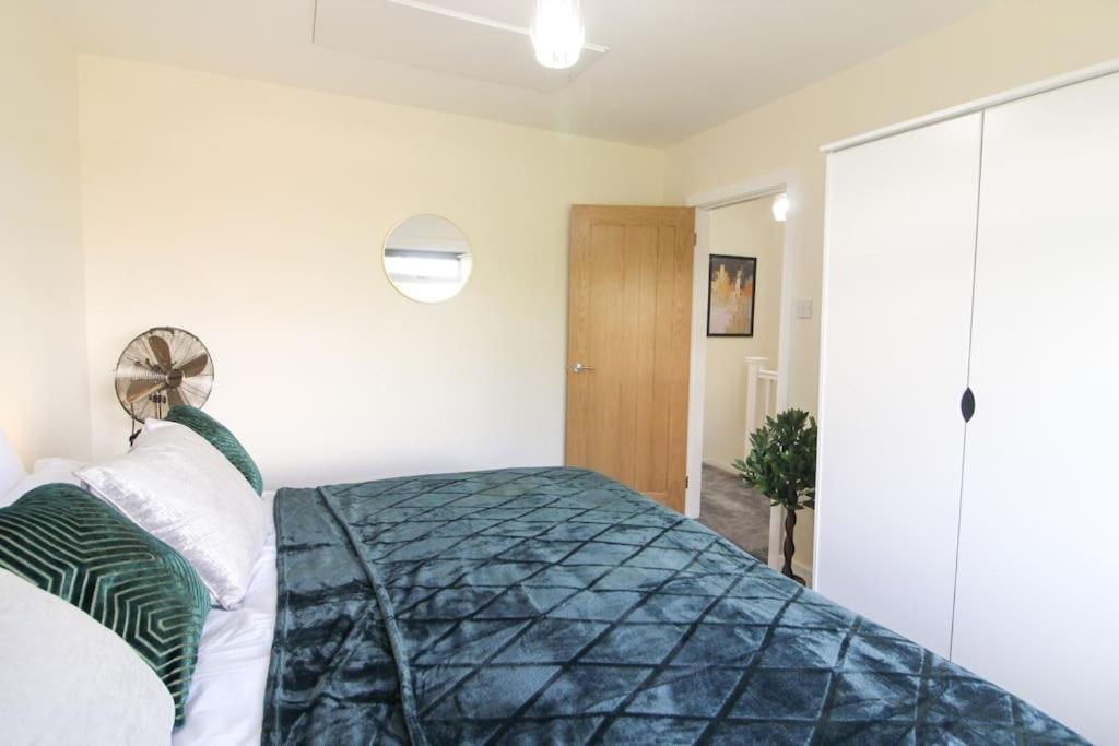 Modern 3 Bed, Contractors Welcome, Bradford Bradford  Dış mekan fotoğraf
