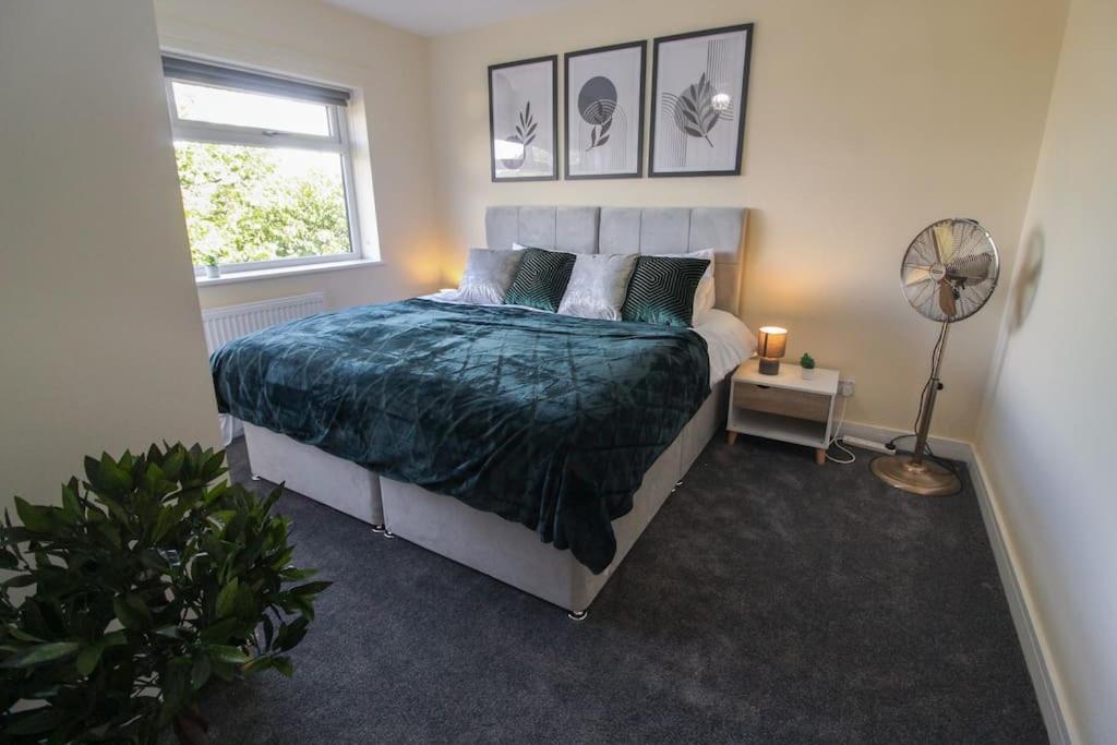 Modern 3 Bed, Contractors Welcome, Bradford Bradford  Dış mekan fotoğraf