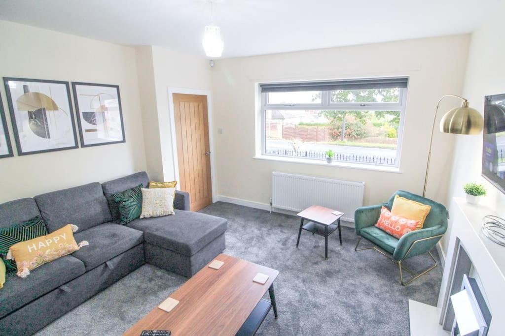 Modern 3 Bed, Contractors Welcome, Bradford Bradford  Dış mekan fotoğraf