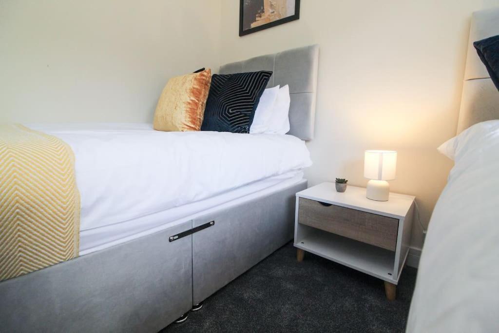 Modern 3 Bed, Contractors Welcome, Bradford Bradford  Dış mekan fotoğraf