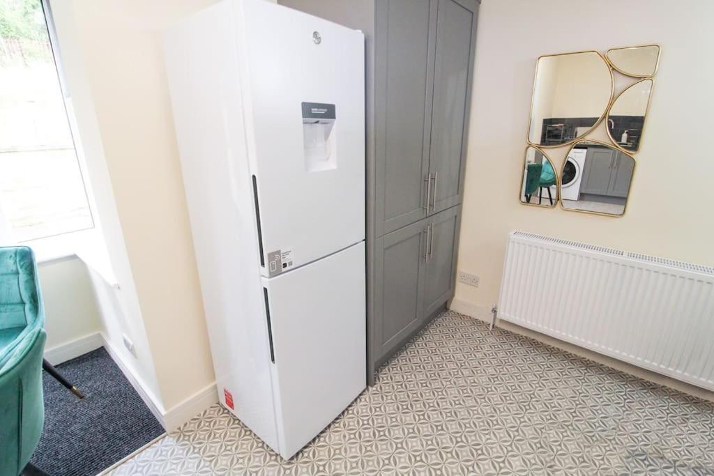 Modern 3 Bed, Contractors Welcome, Bradford Bradford  Dış mekan fotoğraf