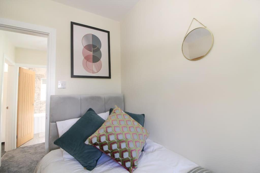 Modern 3 Bed, Contractors Welcome, Bradford Bradford  Dış mekan fotoğraf