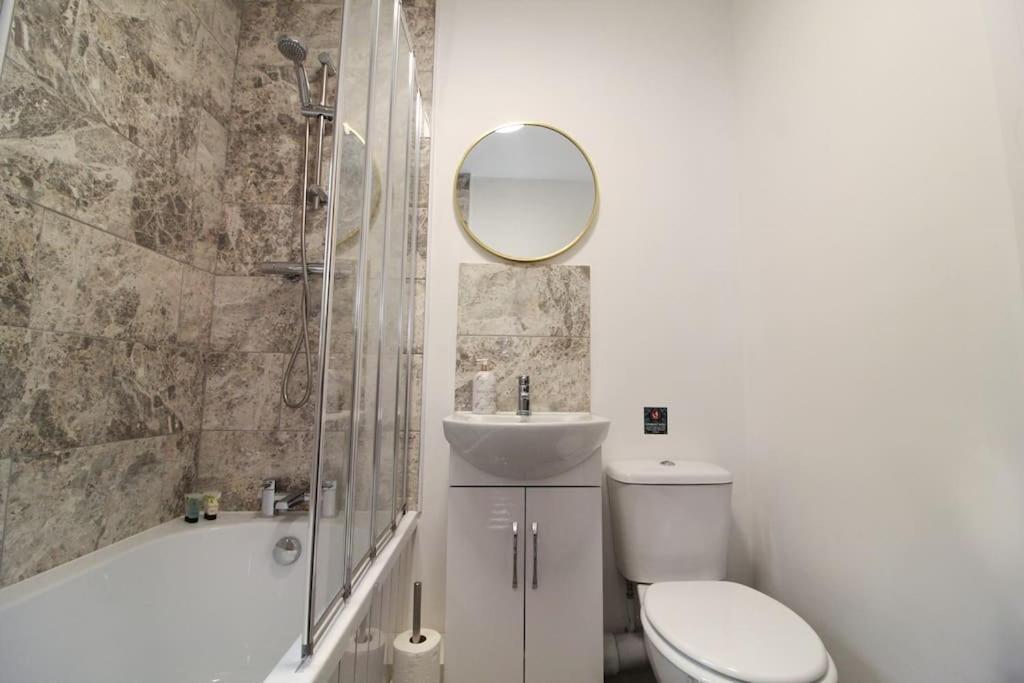 Modern 3 Bed, Contractors Welcome, Bradford Bradford  Dış mekan fotoğraf