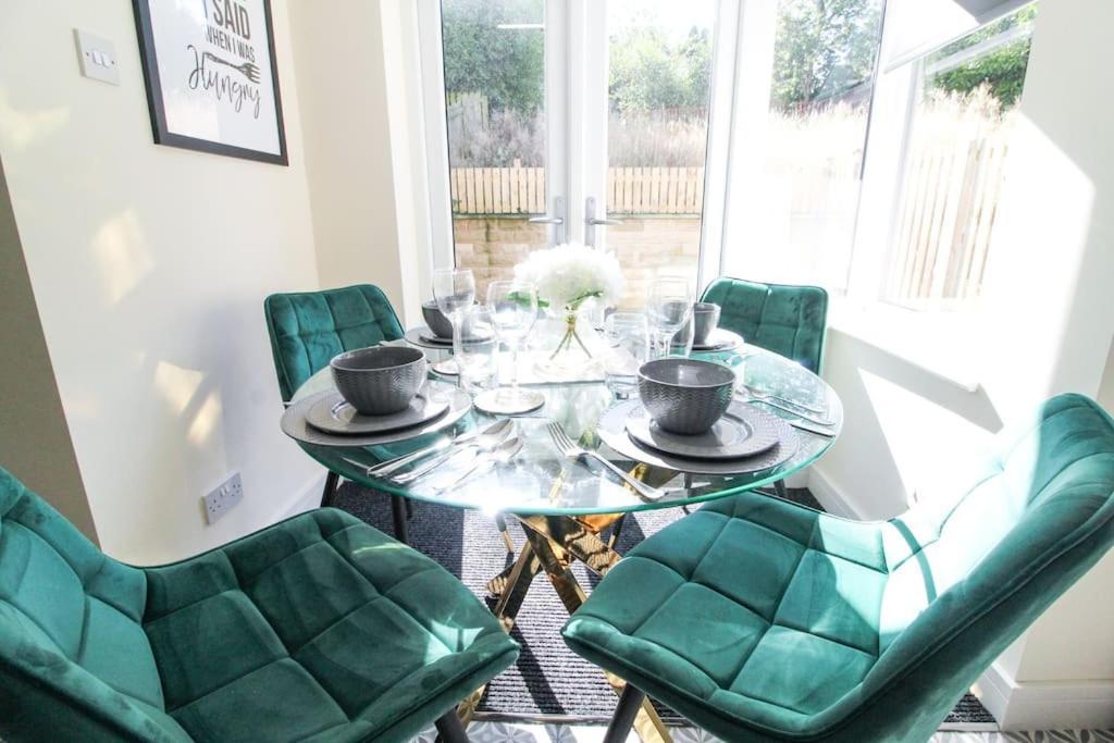 Modern 3 Bed, Contractors Welcome, Bradford Bradford  Dış mekan fotoğraf