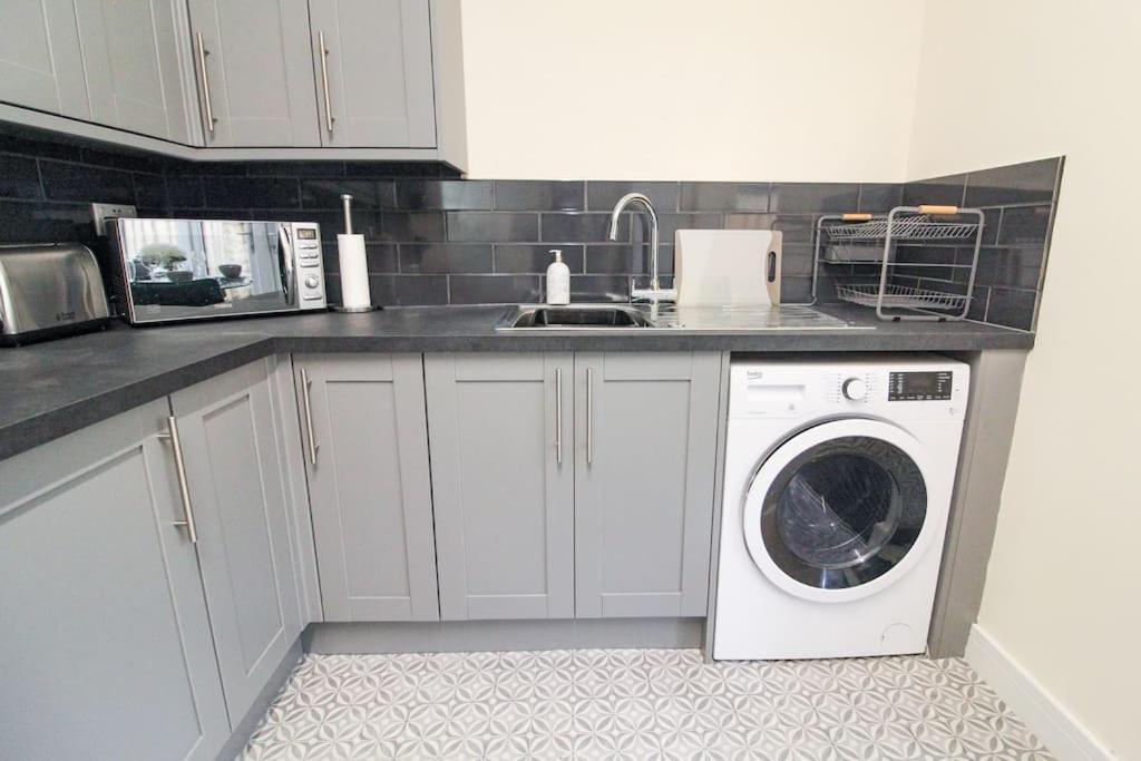 Modern 3 Bed, Contractors Welcome, Bradford Bradford  Dış mekan fotoğraf