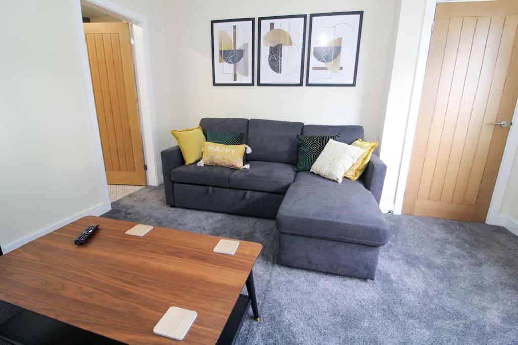 Modern 3 Bed, Contractors Welcome, Bradford Bradford  Dış mekan fotoğraf