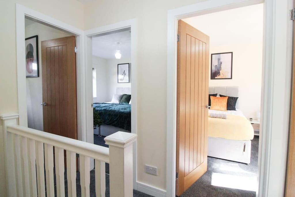 Modern 3 Bed, Contractors Welcome, Bradford Bradford  Dış mekan fotoğraf